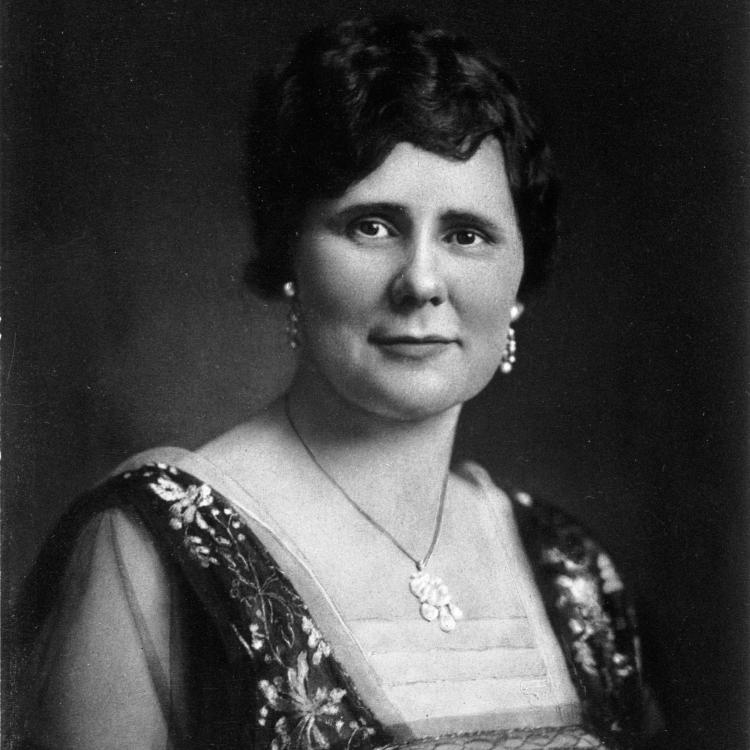 Emma R. Knell, circa 1926. [State Historical Society of Missouri, Knell Family Photographs Collection, P0708-015517]
