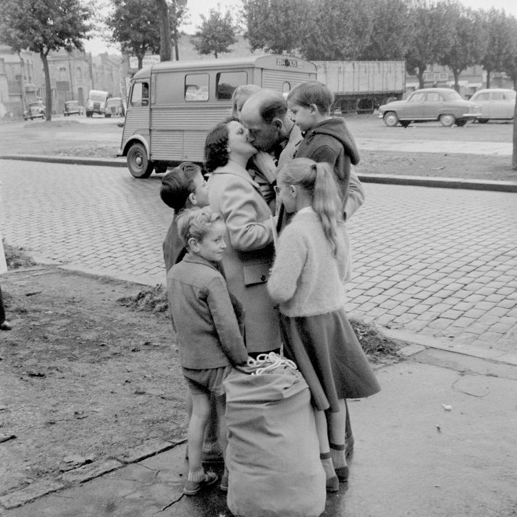 Wayne Powers with his family in France. [© Francois Gragnon / Paris Match / Scoop, used by permission]