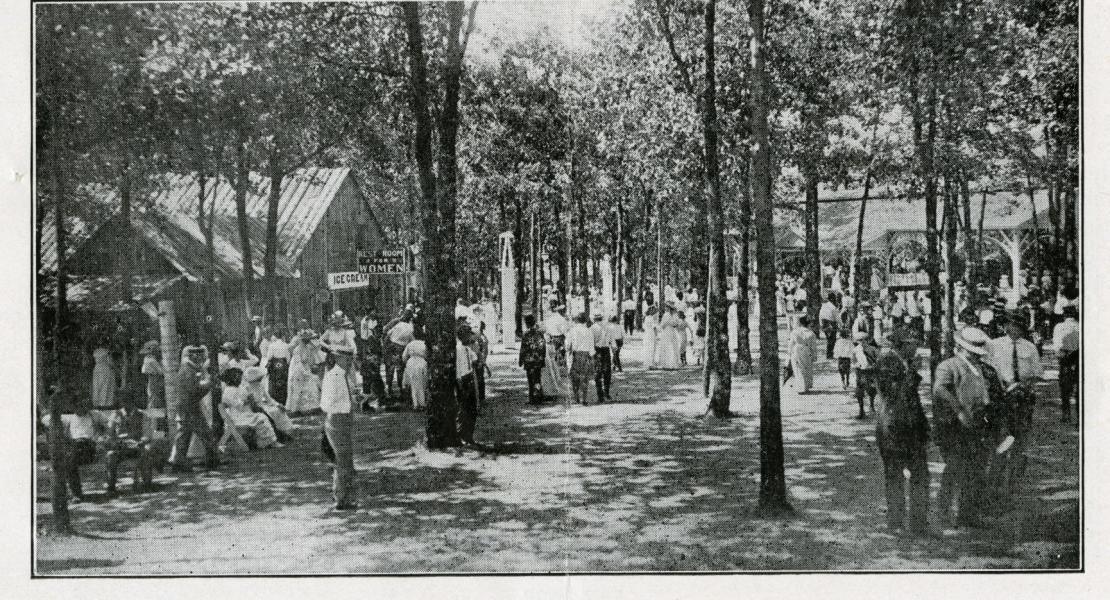 Lakeside Park’s concourse. At left is the women’s rest room, built to resemble a large farmhouse and intended to provide a quiet spot for women to rest with their children. [State Historical Society of Missouri, Missouri Council of Defense Papers (C2797)]