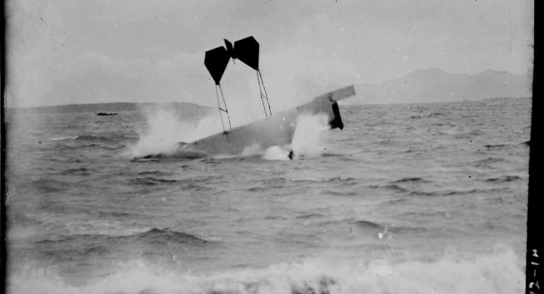 Hugh Robinson falling into the sea near Nice, France, in 1912. [Library of Congress, Photographs and Prints Division, LC-B2- 2372-14]