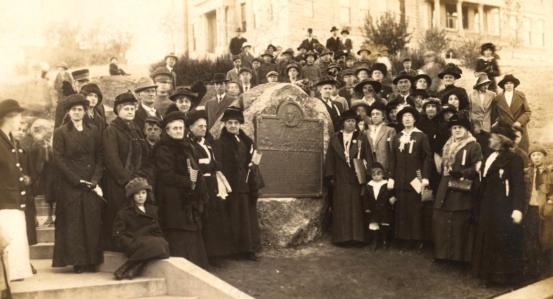 Dedication of a Boone’s Lick Road marker in St. Charles by the Daughters of the American Revolution, 1913. [State Historical Society of Missouri, John J. Buse Collection, S1083-1110]