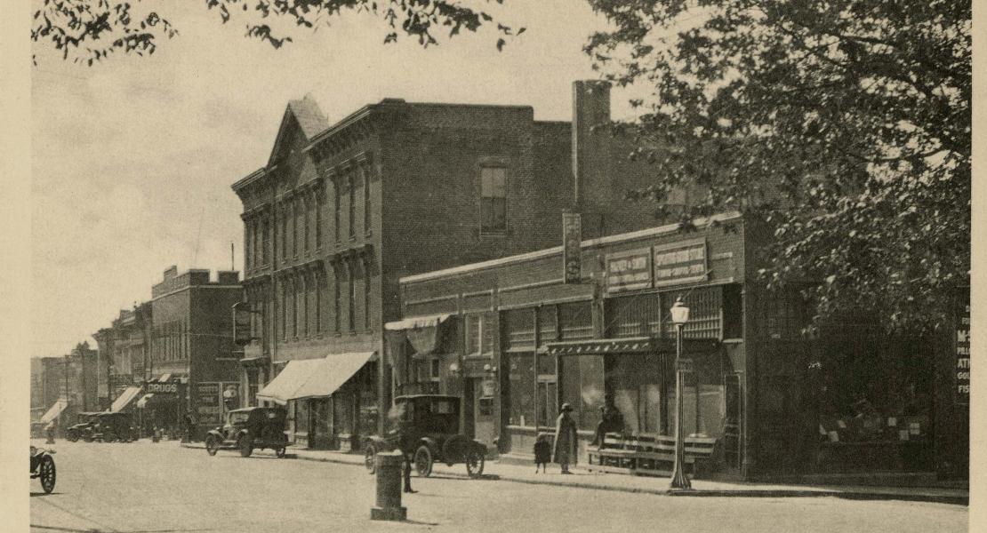 Pine Street in Rolla, Missouri, circa 1906, during Inez Parker Griggs’s active years as a poet. [State Historical Society of Missouri, John F. Bradbury Jr. Postcard Collection, R1551]