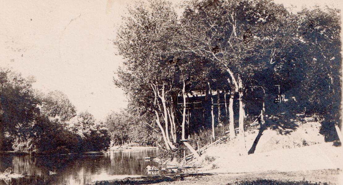 This circa 1914 postcard offers a side view of the O’Joe clubhouse at the confluence of Elk River and Butler Creek in Noel, Missouri. [Courtesy of Kimberly Harper]