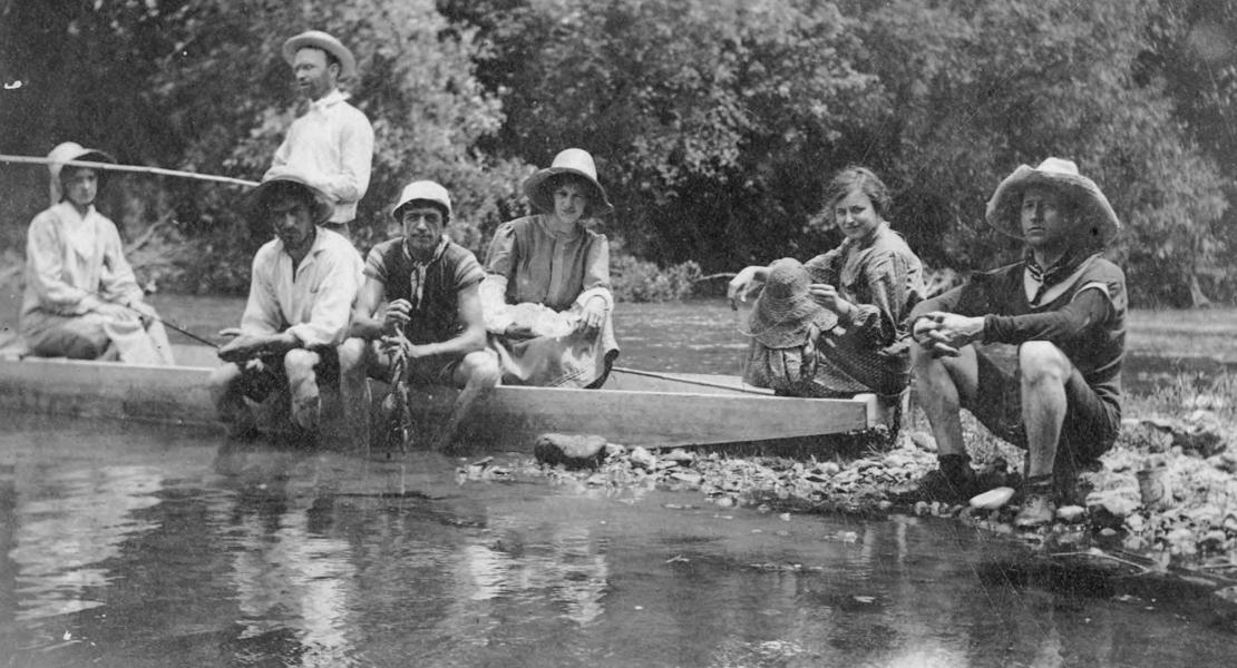 A group with their johnboat on what is likely the banks of Elk River near Noel, Missouri. [Courtesy of Missouri State Archives, Vanishing Missouri Collection]