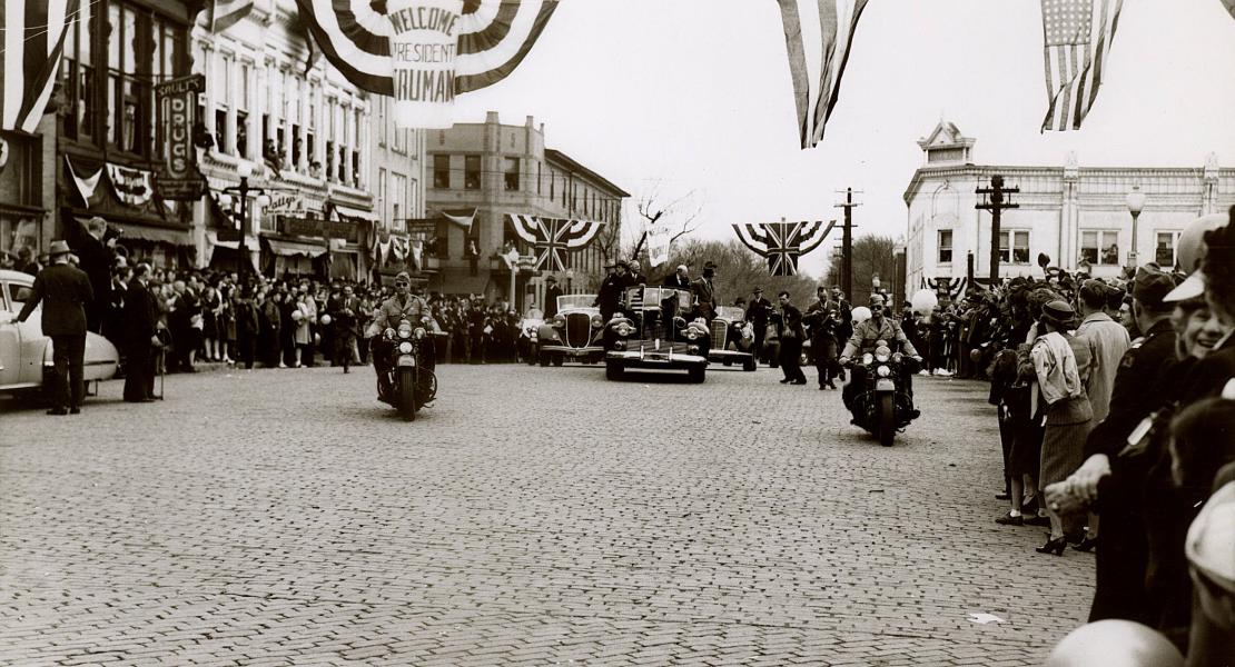 Crowds greeted President Truman and former British prime minister Winston Churchill in Fulton, Missouri, on March 5, 1946, ahead of Churchill’s speech at Westminster College.  [State Historical Society of Missouri, Gerald R. Massie Photographs, P0016]