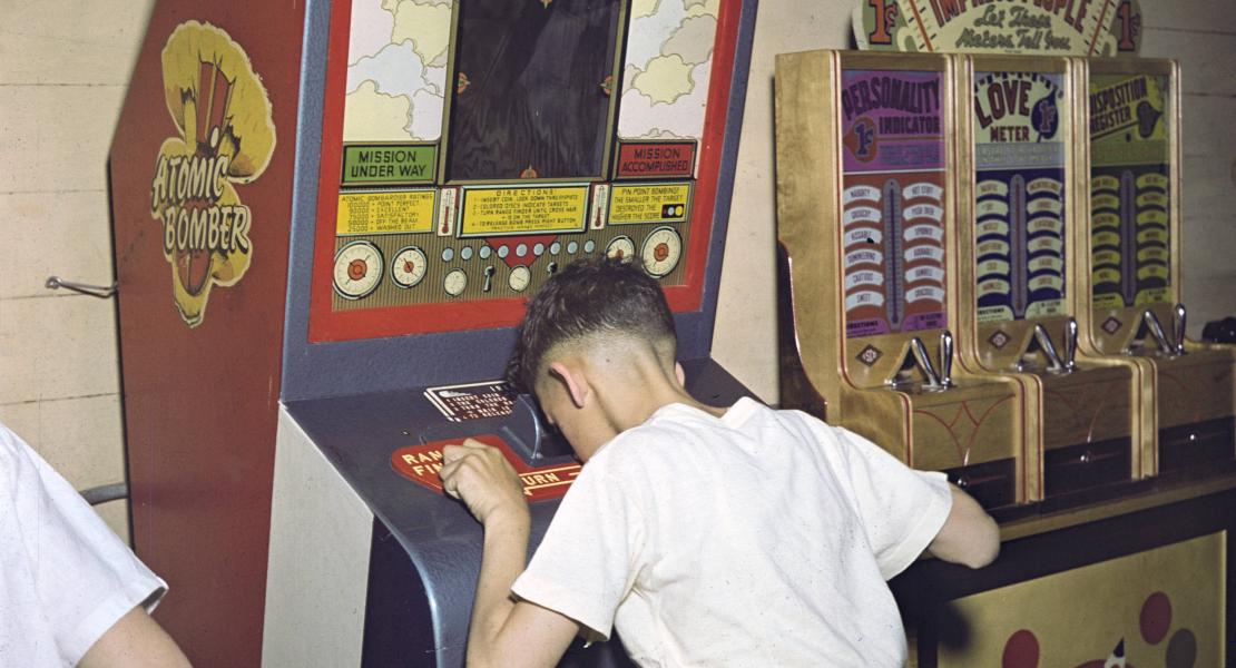 This arcade game, located at Forest Park Highlands Amusement Park, is an example of the machines that proved popular with Fun Fair guests. [State Historical Society of Missouri, Arthur Witman Collection (S0732)]