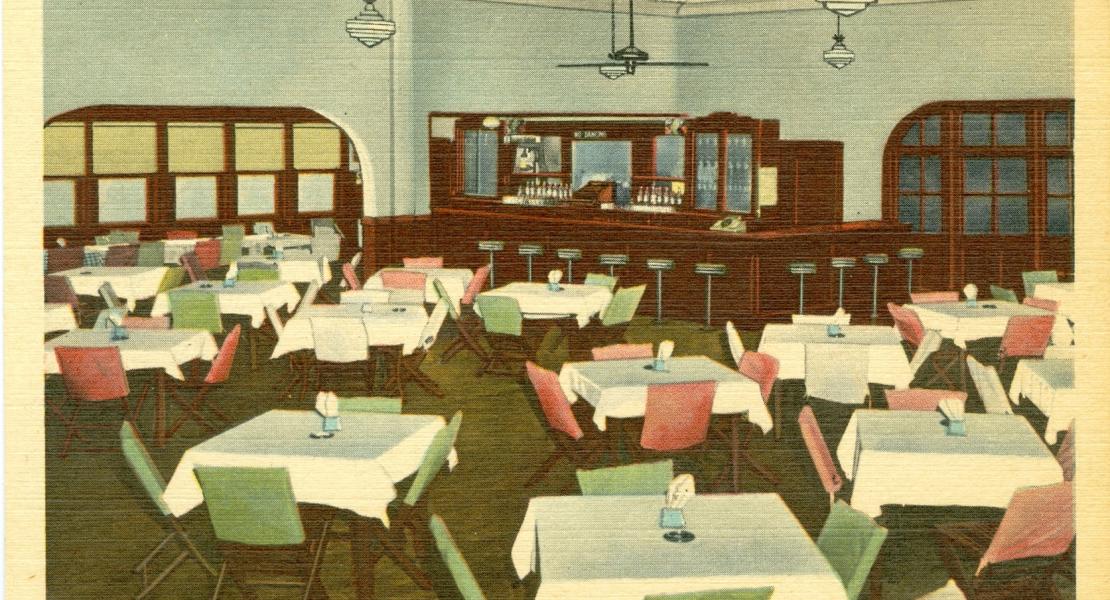 Built in 1945 by Carl Trippe, the Sky Garden Bar and Restaurant overlooked the Mississippi River. [Courtesy of Joe Sonderman]