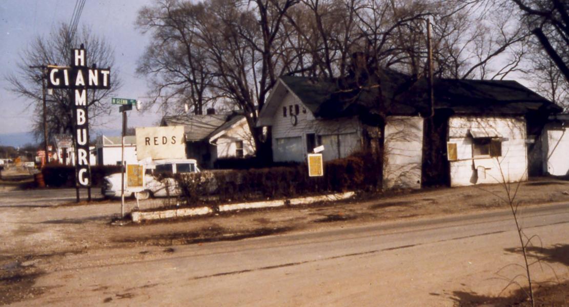 Red’s Giant Hamburg sometime after it closed in December 1984. [State Historical Society of Missouri, David Eslick Photograph Collection, SP0088, 1976-2001]