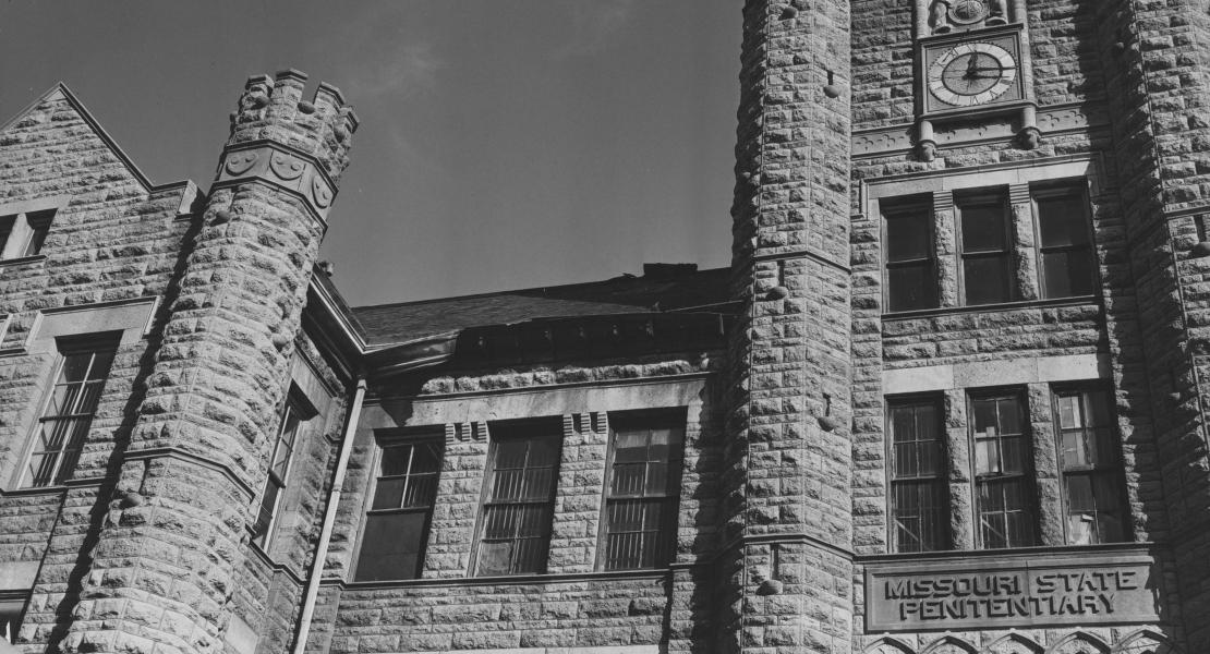 The Administration Building at the Missouri State Penitentiary, 1955. Missouri carried out executions at the penitentiary’s gas chamber from 1937 until switching to lethal injection in 1989 and moving its death row to the Potosi Correctional Center in Washington County. [Missouri State Archives/Missouri Digital Heritage, Mark Schreiber Collection, MS297_255_009]
